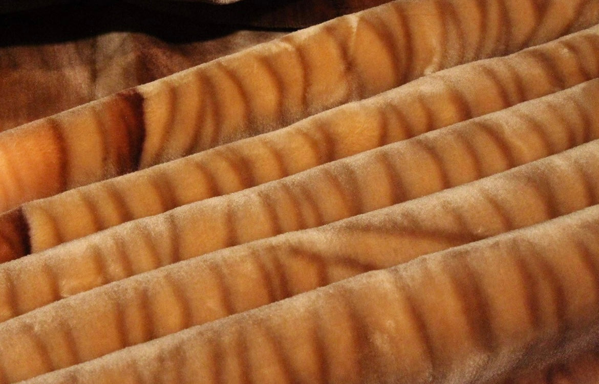 Lion heavy duty Korean faux mink plush blanket